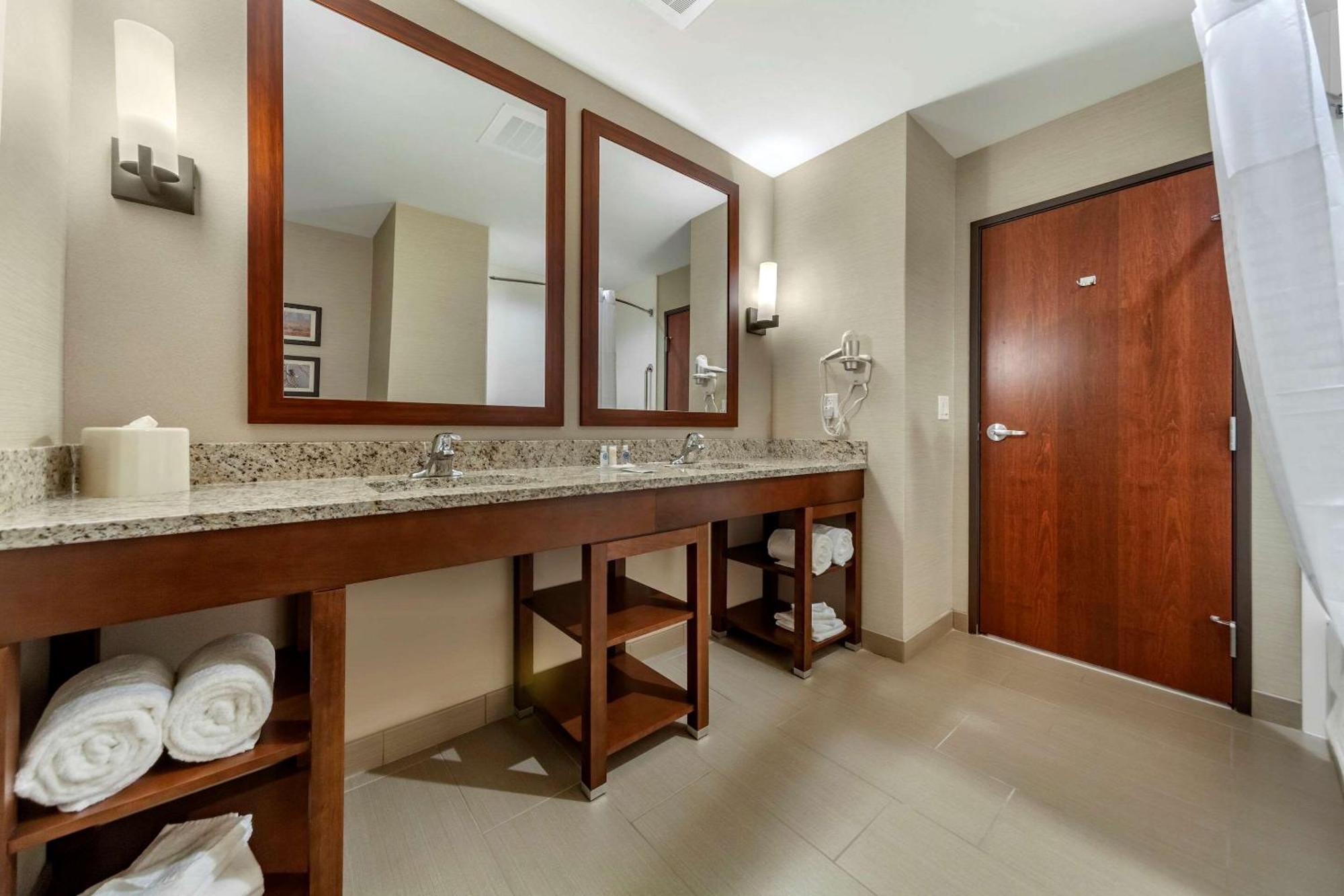 Comfort Suites Гранд-Айленд Экстерьер фото
